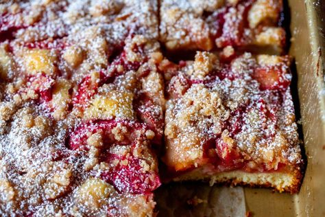 rhubarb snacking cake Gf Rhubarb Recipes, Allotment Recipes, Smitten Kitchen Recipes, Rhubarb Cake Recipes, Rhubarb Rhubarb, Raspberry Breakfast, Rhubarb Coffee Cakes, Snacking Cake, Breakfast Baking