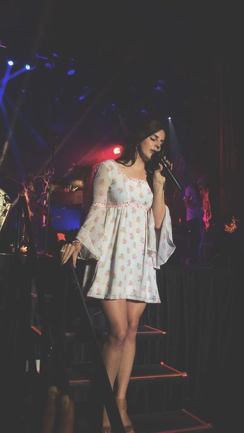 Lana Del Rey ✾ Lana Del Rey Outfits, Lana Rey, Elizabeth Grant, Lana Del Ray, On Stage, Sewing Ideas, Marilyn Monroe, Lana Del Rey, Pretty Dresses