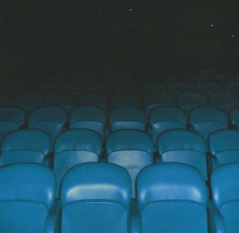 drama theather theatre arts blue acting actor actress seats movie scene watch film cinema blue aesthetic Blue Classroom Aesthetic, Blue In Film Aesthetic, Invisi Billy Aesthetic, Cinema Seats Aesthetic, Liminal Movie Theater, Blue Nostalgia Aesthetic, Blue Theatre Aesthetic, Actor Aesthetic Male, Movie Blue Aesthetic