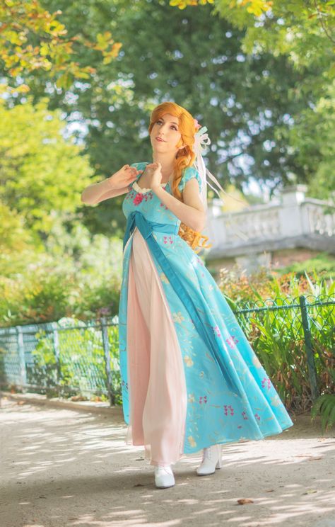 Cosplayer: @kiyomi.of.andalasia (IG)

~ "How does she know that you really, really, truly love her?" 🎀🩵

So happy to finally share my favorite picture of Giselle! I love how sunny and colorful this photo is ♡ And it also gives me a "Central Park" vibe even if this photo was taken in Paris 💐

• Giselle from Enchanted (Il était une fois) Cosplay •
#gisellecosplay #enchantedcosplay #iletaitunefois #disneyprincesscosplay #disneycosplay #disneylandparis #disneylandparispa #secrethoneydisney #secrethoney #amyadams 
📌 Disney Princess, Secret Honey dress, curtain, That's How you know, Robert, Costume Enchanted Cosplay, Giselle Cosplay, Giselle From Enchanted, Villains Halloween, Honey Dress, Disney Princess Villains, Disney Princess Cosplay, Prince Hans, Princess Cosplay