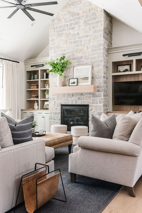 Living Room Fireplace Shelving, Tv Next To Fireplace Layout, Off Center Fireplace, Design Camino, Cabin Renovation, Cabin Fireplace, Transitional Farmhouse, Capstone Project, Modern Farmhouse Living