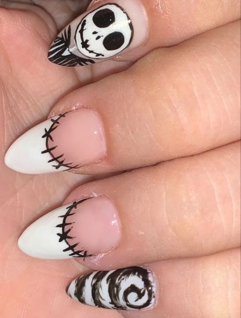 Classy Almond Nails, Nightmare Before Christmas Nails, Disney Acrylic Nails, Cute Halloween Nails, Hippie Nails, Punk Nails, Goth Nails, Classy Acrylic Nails, Hauntingly Beautiful