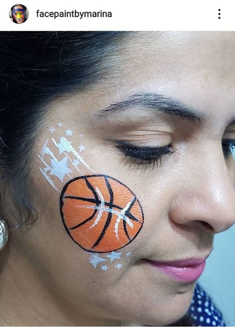 Face Painting Sports, Football Face Paint, Face Painting Tips, Special Occasion Makeup, Painted Fan, Face Painting Easy, Kids Face Paint, Valentine Gifts For Kids, Dress Up Day