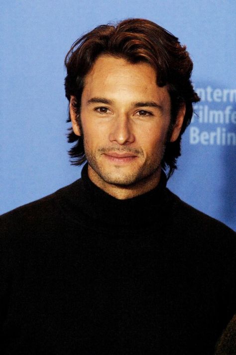 Lana Hot, Dominican Friar, Husband Appreciation, Male Cartoon Characters, 22 Birthday, Rodrigo Santoro, Movie Directors, Handsome Actors, Attractive People