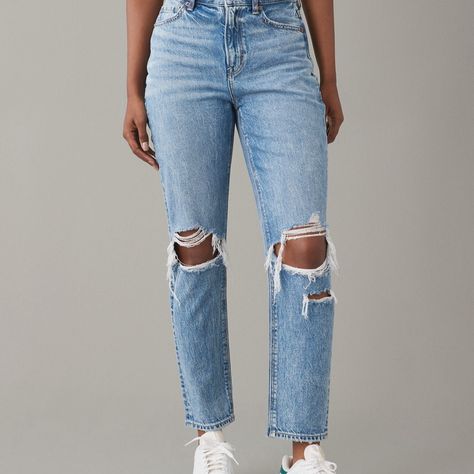 American Eagle Mom Jeans - Strigid 4 Short 27w New With Tags, Never Worn Was Too Big On Me. Ripped Jeans American Eagle, Minion Costume, Mom Jean Fits, American Eagle Mom Jeans, Rip Mom, Ripped Mom Jeans, Jean Trends, Sophomore Year, Outfit Jeans