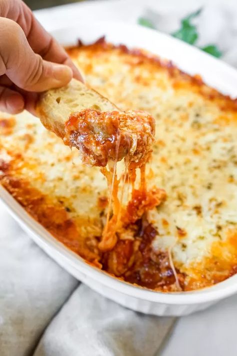 Easy Lasagna Dip With Sausage | Foodtalk Dip With Sausage, Lasagna Dip, Sausage Marinara, Dips Recipes, Pasta Chips, Dinner Favorites, Mexican Lasagna, How To Make Lasagna, Bacon Dip