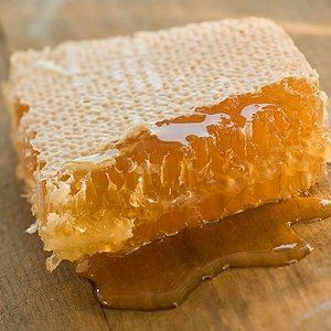 Honeycore Aesthetic, Ghost Quartet, Raw Honeycomb, Healthy Cooking Recipes, Ahs Cult, Honey Diy, Diy Lip Balm, Honey Glaze, Natural Honey