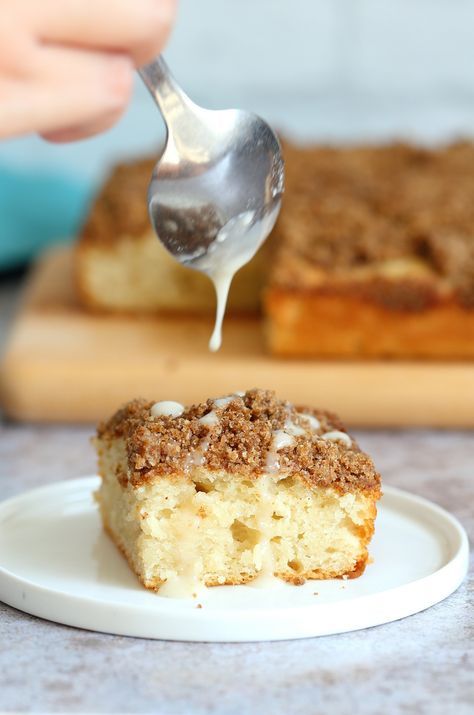 Easy Vegan Coffee Cake Recipe. Simple soft Vanilla Cake topped with a delicious Streusel. Classic Cinnamon Streusel Coffee cake. #Vegan #soyfree #nutfree #Recipe. Glutenfree option #veganricha Vegan Coffee Cake Recipe, Coffee Cake Vegan, Cinnamon Streusel Cake, Soft Vanilla Cake, Vegan Coffee Cake, Cinnamon Streusel Coffee Cake, Mousse Au Chocolat Torte, Streusel Cake, Vegan Coffee