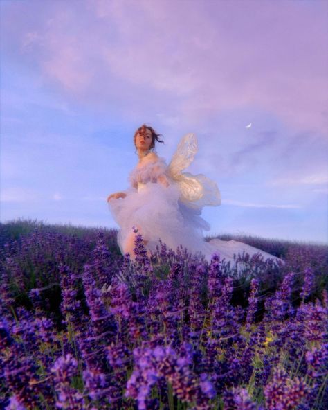 Dress Princess Aesthetic, Fantasy World Aesthetic, Aesthetic Princess Dress, Fall Aesthetic Fashion, Fairy Academia, Aesthetic Whimsical, Princesscore Aesthetic, Ethereal Fairy, Soft Girl Style