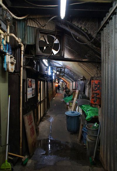 Kowloon Walled City, Alley Way, Bg Design, Japan Street, Dark City, Cyberpunk City, Walled City, Japanese Architecture, Environment Concept Art