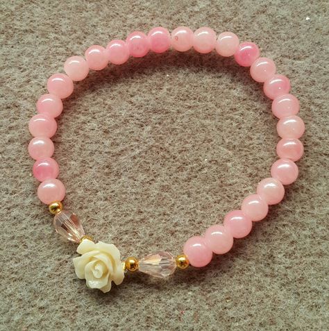 Pulsera con flor Disney Animators, Bead Charms Diy, Diy Bracelet Designs, Hot Picks, Bracelet Designs, Diy Bracelets, Hair Jewelry, Bead Charms, Mother’s Day