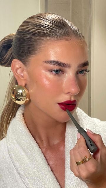 Red Lips Outfit, Refy Lip, Red Makeup Looks, Lip Care Tips, Red Lips Makeup Look, Perfect Red Lipstick, Maquillage On Fleek, Formal Makeup, Red Lip Makeup