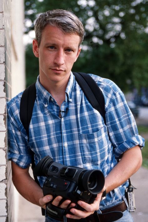 Happy Birthday Anderson Cooper! 13 Throwbacks of the News Anchor and New Father Anderson Cooper Shirtless, Vanderbilt Family, Bowl Haircuts, Anderson Cooper, New York City Apartment, New Fathers, To My Parents, African Queen, News Anchor