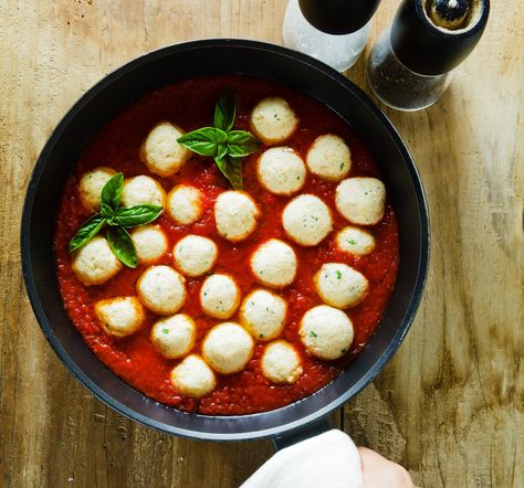 Ricotta Balls Recipe, Ricotta Balls, Ricotta Meatballs, Calabria Italy, Ricotta Cheese, Italian Dishes, Calabria, Main Meals, Vegetarian Dishes