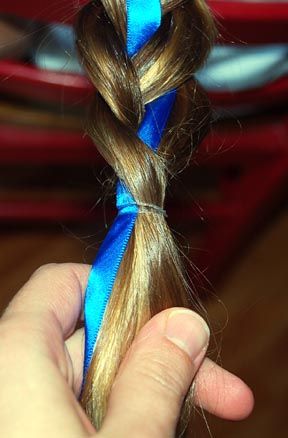 French Braid With Ribbon, Braids Waterfall, Hairstyles Quick Weave, Softball Hair Braids, Braid With Ribbon, Braids Side, Updos Bridal, Buns Hairstyles, How To Style Hair