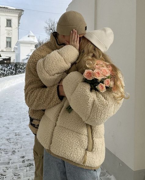 Couple Disney, Aesthetic Couple, Winter Inspo, Foto Poses, Cute Couples Photos, Photo Couple, Cute Relationship Goals, Winter Aesthetic, Couple Outfits