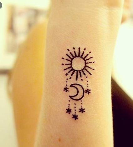 Hopet this helps! Small Mehendi Tattoos, Inai Simple, Simple Henna Art, Moon Henna, Smaller Tattoos, Tattoos Dainty, Henne Tattoo, Henna Tattoo Ideas, Cute Henna Tattoos