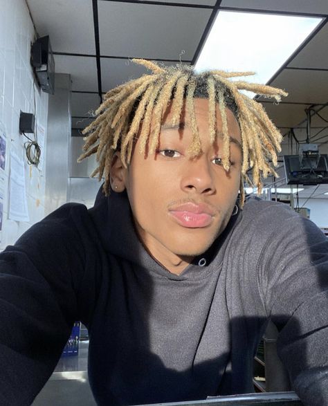 #hair #hairstyles #haircut #haircare #hairgoals #menshairstyles #style #trendy #locstyles #locs Brown Skin Blonde Hair, Brown Dreads, Cool Blonde Hair Colour, Dreads Hairstyles, Blonde Dreadlocks, Mens Dreads, Blonde Dreads, Cute Dreads, Dreadlock Hairstyles For Men