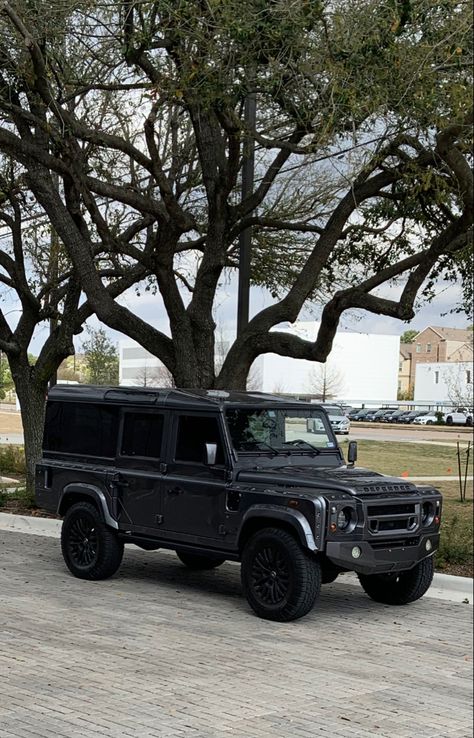 Old Defender Land Rover, Retro Defender, Old Defender, Cars Wallpaper, New Ferrari, Land Rovers, Offroad Trucks, Dream Garage, Land Rover Defender