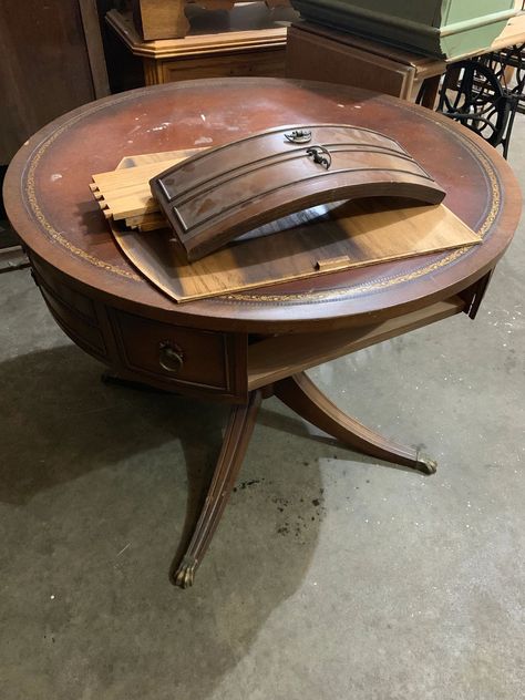 drum table makeover Refurbished Drum Table, Painted Drum Table Ideas, Painted Drum Table, Leather Top Table Makeover, Round Table Painting Ideas, Drum Table Ideas, Drum Table Makeover, Wood Table Ideas, Leather Top Coffee Table