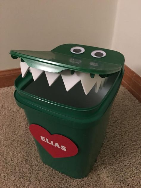 Creative Boy Valentine Boxes, Alligator Valentines Boxes, Huggy Wuggy Valentine Box Ideas, T Rex Valentines Box Ideas, Alligator Valentine Box Ideas, Diy Valentine Boxes For School Boys, Cowboy Valentines Boxes, Trash Can Valentine Box Ideas, Valentines Shoe Box Ideas For Boys