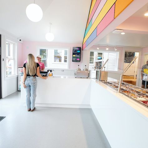 Side Treats Frozen Yogurt (@sidetreatsfroyo) • Instagram photos and videos Frozen Yogurt Shop Aesthetic, Frozen Yogurt Toppings, Frozen Yogurt Bar, Toppings Bar, Yogurt Toppings, Yogurt Bar, Frozen Yogurt Shop, Yogurt Shop, Cafe Shop Design