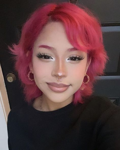 Star Girl Makeup, Pink Hair Aesthetic, Short Pink Hair, Pink Short Hair, Vampire Bride, Colour Hair, Alt Makeup, Dyed Hair Inspiration, Cool Makeup Looks