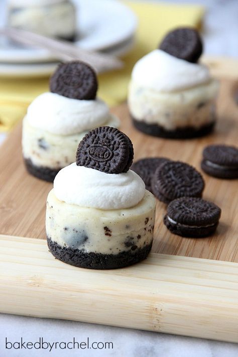 Cookies And Cream Cheesecake, Bite Size Cookies, Mini Torte, Oreo Dessert, Cake Bars, Oreo Cheesecake, Mini Cookies, Mini Cheesecakes, Oreo Cookies