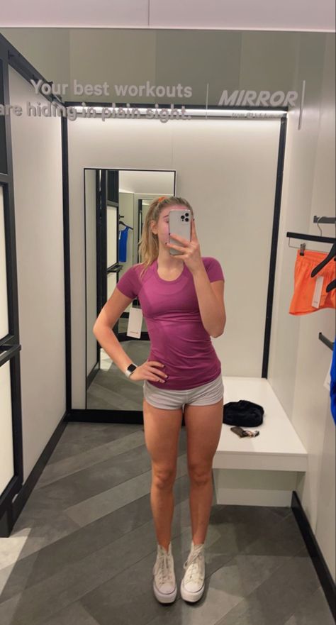 Lululemon Speed Up Shorts Outfit, Lululemon Outfit Shorts, Cozy Outfit Summer, Lululemon Shorts Outfit, Cute Lululemon Outfits, Lulu Outfits, Cute Outfits With Leggings, Lululemon Outfits, Tennis Fashion