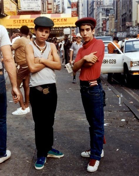 New York B-Boys, 1980s 80s Photography, Jamel Shabazz, Usa Culture, 80s Hip Hop, Mode Hip Hop, Gangs Of New York, Boy Vintage, Look Retro, Cap Mens