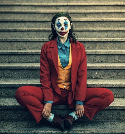 Joker Inspired Outfit, Joker Costume Diy, Halloween Costumes Women Cute, Joker Photoshoot, Cosplay Photoshoot Ideas, Halloween Outfit Women, The Joker Cosplay, Terrifying Halloween Costumes, Halloween Uk