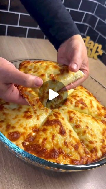 Ramadan Breakfast, Homemade Cheese Pizza, Tortilla Bread, Cheese Pizza Recipe, Sliced Cheese, Minced Meat Recipe, Meat Recipes For Dinner, Mince Recipes, Pizza Recipes Homemade