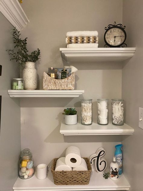 Small Bathroom Remodel Farmhouse, Bathroom Modern Rustic, Gray And Yellow Bathroom, Clean Bathroom Decor, Bathroom Remodel Farmhouse, Brown And Gray Bathroom, Small Washroom, Plant In Basket, Restroom Ideas