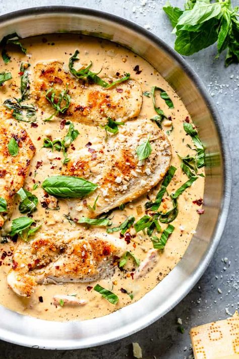 This Creamy Parmesan Basil Chicken Recipe is a quick chicken breast recipe that tastes like it came from a restaurant! Restaurant Chicken, Quick Chicken Breast Recipes, Chicken Parmesan Recipe Baked, Creamy Chicken Recipes, Chicken Keto, Weeknight Recipes, Basil Recipes, Fried Chicken Breast, Simple Chicken