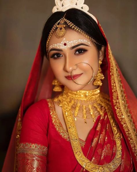 Bollywood Makeup, Indian Bride Makeup, Bengali Bridal Makeup, Indian Wedding Bride, Bridal Makeup Images, Bengali Bride, Desi Bride, Wedding Day Makeup, Bridal Makeup Wedding