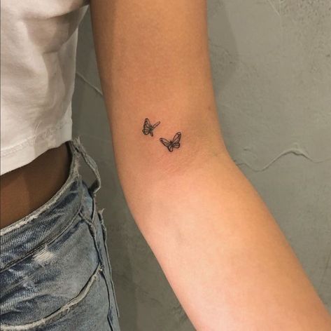 Wörter Tattoos, Hip Tattoos Women, Petite Tattoos, Bff Tattoos, Discreet Tattoos, Wrist Tattoo, Dainty Tattoos, Friend Tattoos, Hip Tattoo