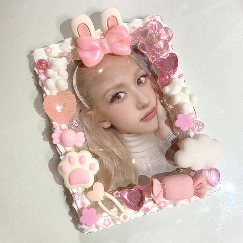 Top Decor Ideas, Pc Decoration, Kpop Deco, Toploader Deco, Decoden Diy, Decoden Case, Kpop Diy, Friend Crafts, Frame Card