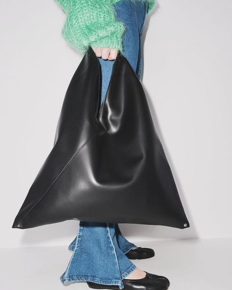 MM6 MAISON MARGIELA BAG BLACK Japanese Tote Bag, Japanese Bag, Vegan Leather Tote Bag, Vegan Leather Tote, Tote Bag Black, Medium Tote, Mm6 Maison Margiela, Van Cleef Arpels, Lady Dior