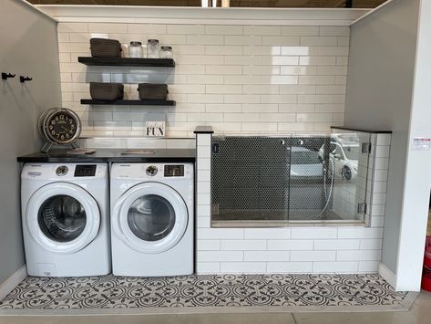 Dog Wash Station In Laundry Room, Shed Bathroom Ideas, Shed Bathroom, Modern Farmhouse Laundry Room, Dog Bathroom, Dog Washing Station, Farmhouse Laundry Room, Mudroom Laundry Room, Dream Laundry Room