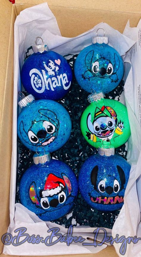 this is very creative and a butifule artaments Fancy Ornaments, Clear Christmas Ornaments, Stitch Stuff, Idee Cricut, Custom Ornaments, Disney Ornaments, Diy Ornaments, Glitter Ornaments, Stitch Ideas