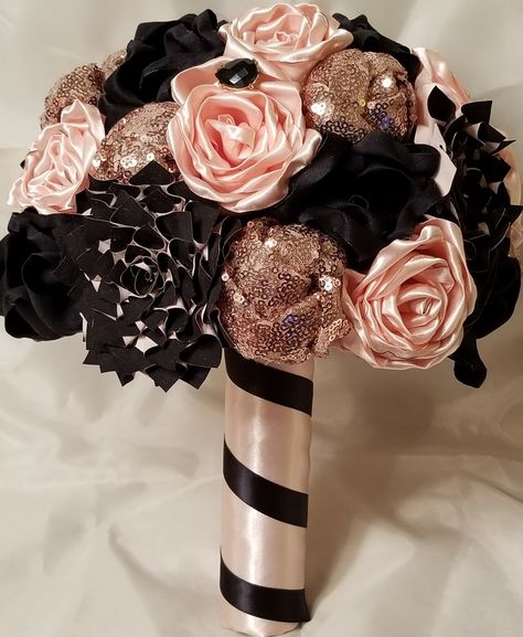 Black and Blush wedding bouquet Blush Pink And Black Quinceanera, Rose Gold And Black Wedding Ideas, Black Pink Gold Wedding Theme, Black And Rose Gold Wedding Cake, Black Gold And Peach Wedding Decor, Black And Pink Quinceanera Theme, Peach And Black Wedding, Black Pink Gold Bouquet, Blush Pink And Black Wedding Flowers