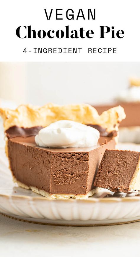 This easy vegan chocolate pie is made with tofu instead of dairy or eggs. Made with just 4 simple ingredients the filling is rich, creamy and absolutely delicious. Choc Pie, Vegan Chocolate Pie Recipe, Dessert Tofu, Vegan Chocolate Pie, Tofu Dessert, Vegan Pumpkin Pie Recipe, Chocolate Pie Recipe, Chocolate Silk Pie, Tarte Vegan