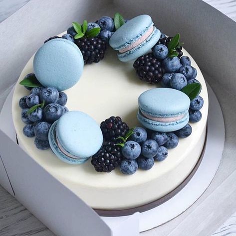 Macaroon Cake, Elegant Birthday Cakes, Simple Cake Designs, Berry Cake, Creative Birthday Cakes, Beautiful Birthday Cakes, Simple Birthday Cake, Cake Decorating Designs, Pretty Birthday Cakes