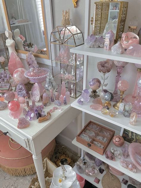 Pastel Witch Altar, Witches Crystals, Crystal Collection Display, Crystal Alter, Crystal Room Decor, Aphrodite Aesthetic, Aphrodite Goddess, Witch Core, Crystal Room