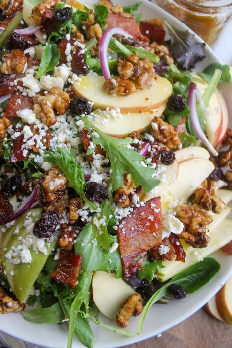 Apple Salad Recipe Healthy, Bacon Tart, Walnut Fruit, Apple Walnut Salad, Apple Salad Recipes, Blue Cheese Salad, Apple Walnut, Vinaigrette Salad, Pecan Salad