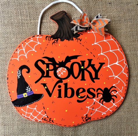 Pumpkin Signs Wooden Painted, Fall Autumn Decor, Decorative Wreaths, Halloween Wood Signs, Wooden Wreath, Art Door, Halloween Rocks, 2024 Halloween, Wooden Wreaths