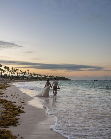 Walking into the sunset… married… waves crashing at their feet. Just them, the beach and… …me taking pictures 😂 #akaiserphoto #destinationweddingphotographer #sudburyphotographer #weddingphoto #weddingcouple #beachsunset #weddingphotography #trashthedress #oceanphotos #couplesphotos #elopementinspiration #elopementphotographer Marriage On The Beach, Ocean Photos, Waves Crashing, Elopement Inspiration, The Sunset, Beach Sunset, Taking Pictures, Destination Wedding Photographer, Wedding Couples