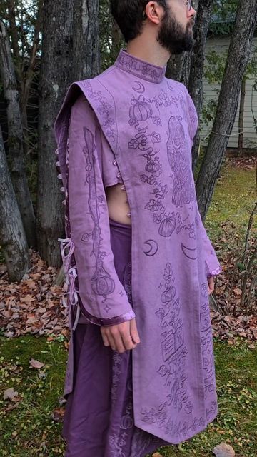 FOLKLORESS / Rébecca Gouge on Instagram: "I want men to dress like this plzzz👀  The Wizard Guild designs are available on Kickstarter, link in bio✨️🔮" Evocation Wizard Aesthetic, Dnd Ball Outfit, Wizard Robes Harry Potter, Modern Wizard Fashion, Wizard Aesthetic Fashion, Dnd Clothing, Modern Wizard, Wizard Aesthetic, Wizard Fashion