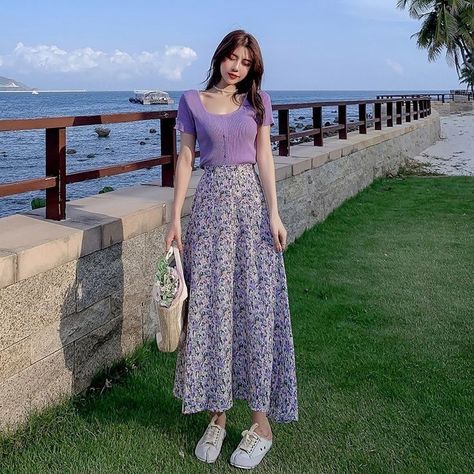 Floral Skirt Outfits, Vintage Lilac, Modest Dresses Casual, Everyday Fashion Outfits, Casual Day Outfits, Korean Fashion Dress, Quick Outfits, Easy Trendy Outfits, Floral Midi Skirt