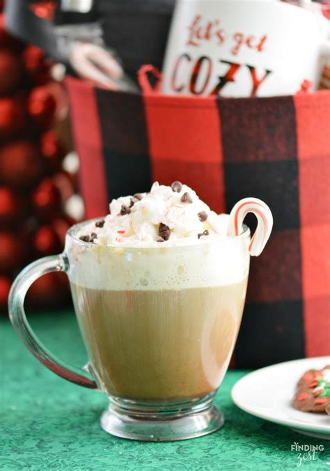 Caribou Coffee Drinks, Caribou Drinks, Ninja Coffee Bar Recipes, Peppermint Mocha Recipe, White Chocolate Syrup, Mint Mocha, Mocha Recipe, Caribou Coffee, Iced Mocha